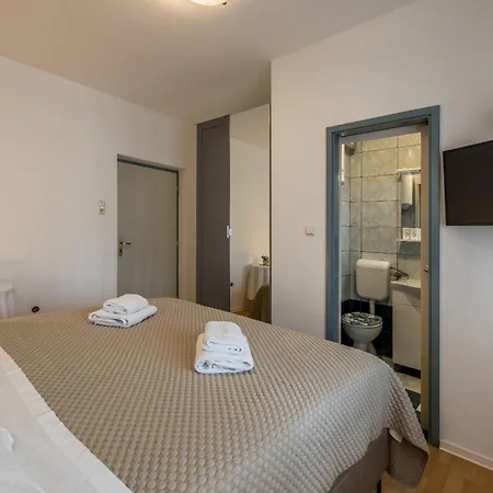 Guesthouse Rooms Split Alojamento de Acomodação e Pequeno-almoço Split