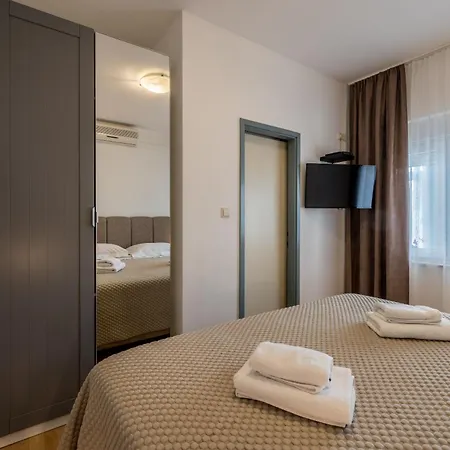 Alojamento de Acomodação e Pequeno-almoço Guesthouse Rooms Split 3*
