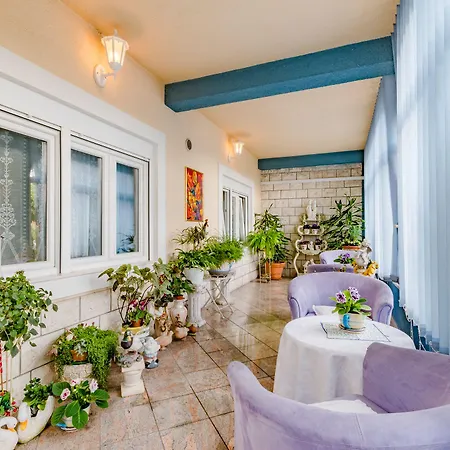 Alojamento de Acomodação e Pequeno-almoço Guesthouse Rooms Split Split