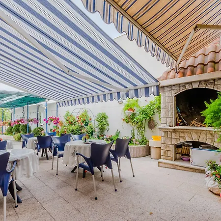 Alojamento de Acomodação e Pequeno-almoço Guesthouse Rooms Split 3*