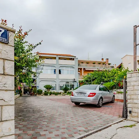 Alojamento de Acomodação e Pequeno-almoço Guesthouse Rooms Split