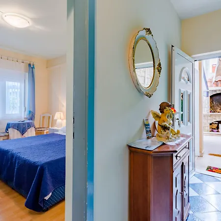 Alojamento de Acomodação e Pequeno-almoço Guesthouse Rooms Split Split