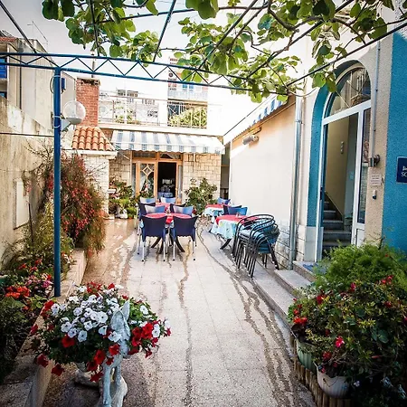 Guesthouse Rooms Split Oda ve Kahvaltı Split