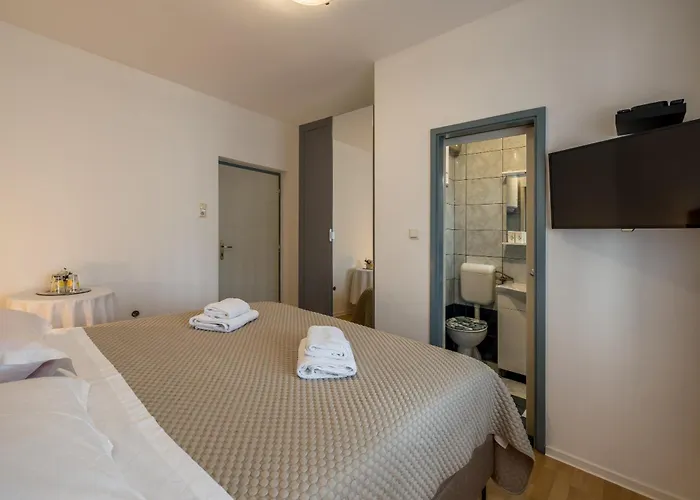 Guesthouse Rooms Split Bed & Breakfast Split