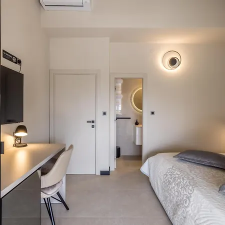 Guesthouse Rooms Split Bed & Breakfast Split