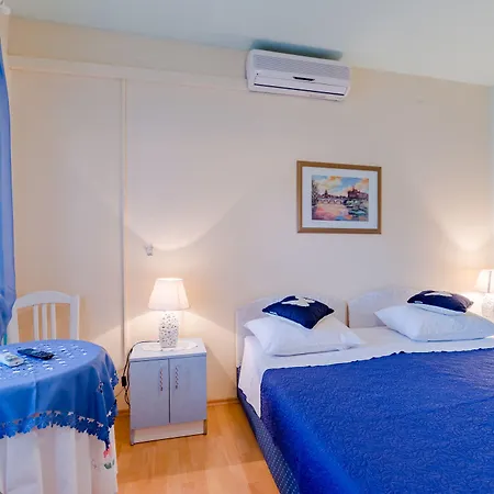 Guesthouse Rooms Split Bed & Breakfast Split