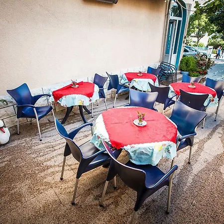 Guesthouse Rooms Split Couette-café