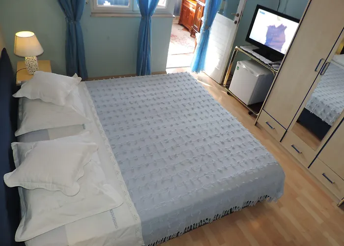 Guesthouse Rooms Split Bed and breakfast