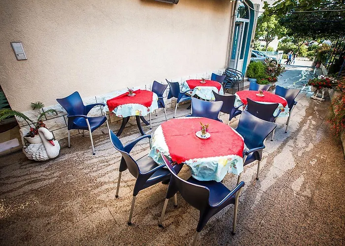 Guesthouse Rooms Split Bed and breakfast